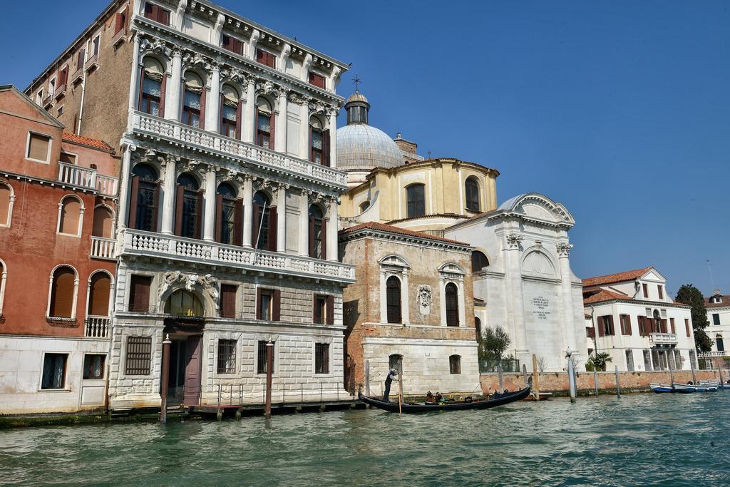 Residenza Ruga Giuffa Castello  Luaran gambar