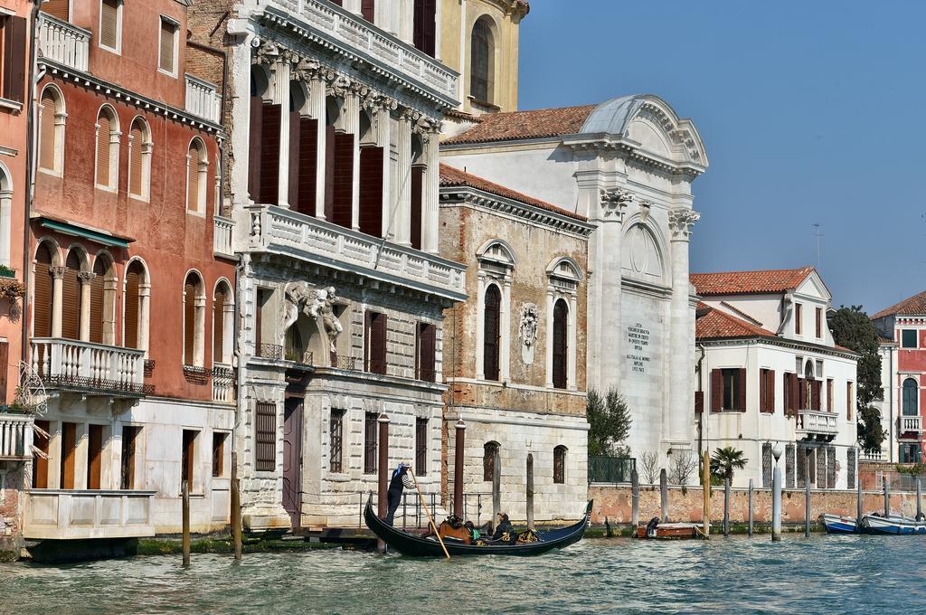 Residenza Ruga Giuffa Castello  Luaran gambar