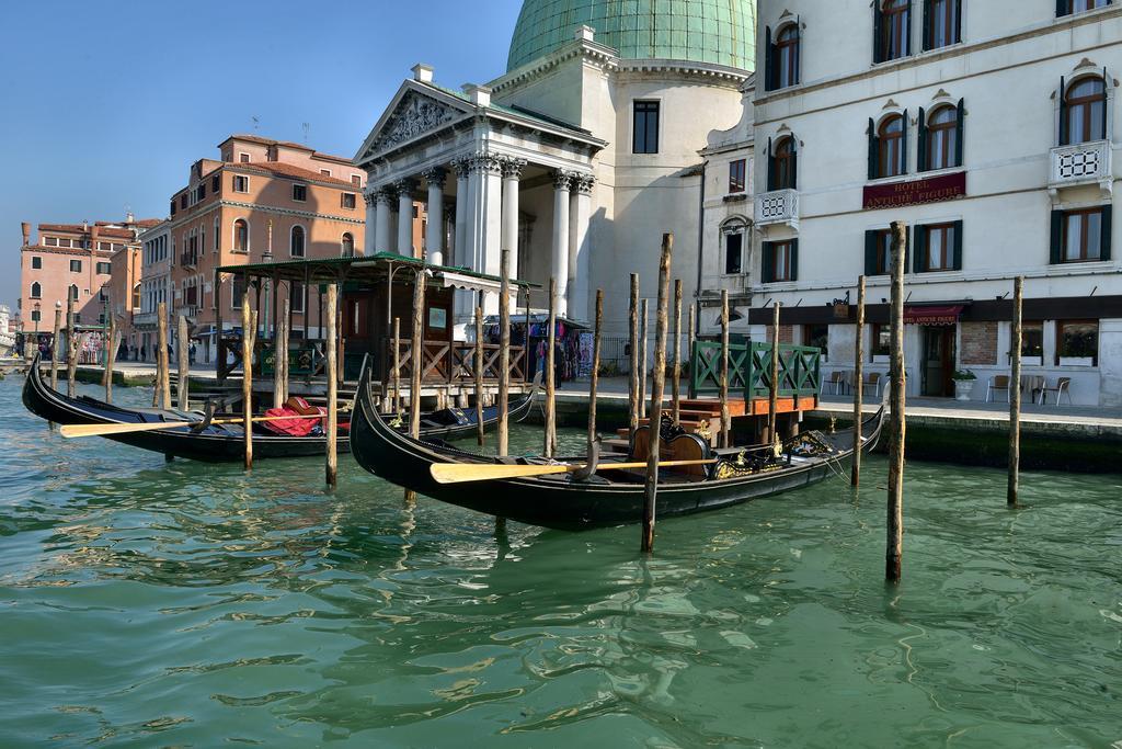 Residenza Ruga Giuffa Castello  Luaran gambar
