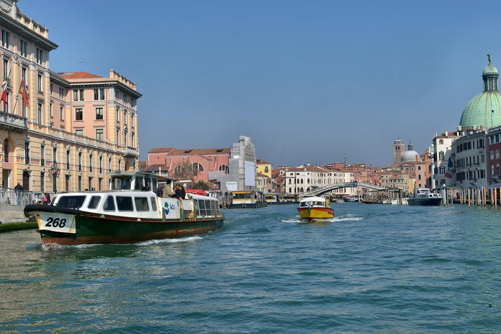 Residenza Ruga Giuffa Castello  Luaran gambar