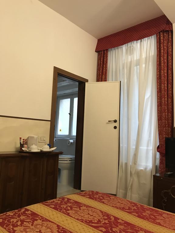 Residenza Ruga Giuffa Castello  Luaran gambar
