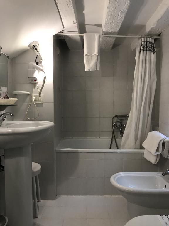 Residenza Ruga Giuffa Castello  Luaran gambar