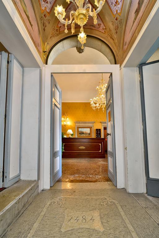 Residenza Ruga Giuffa Castello  Luaran gambar